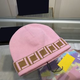 Luxe Ontwerpers hoed Mannen en Vrouwen Dezelfde Kleur Splice Mode Beanie Cap Alledaags Casual Veelzijdig Opvallend Persoonlijkheid Kleurvariatie voor Reizen erg leuk2023