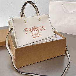 Luxurys Designer hochwertige Damen-Einkaufstasche Handtasche Damen TOP 2022 Mode Mutterhandtaschen Taschen mit großem FassungsvermögenﾠBrieftasche Schultertasche Tragetaschen Kunstwerk Cartoon