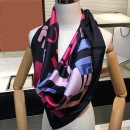 Luxurys Designers Lettres Foulards Imprimer Fleur Foulard En Soie Bandeau pour Femmes Mode Longue Poignée Sac Foulards Épaule Fourre-Tout Bagages Ruban Tête bonne jolie