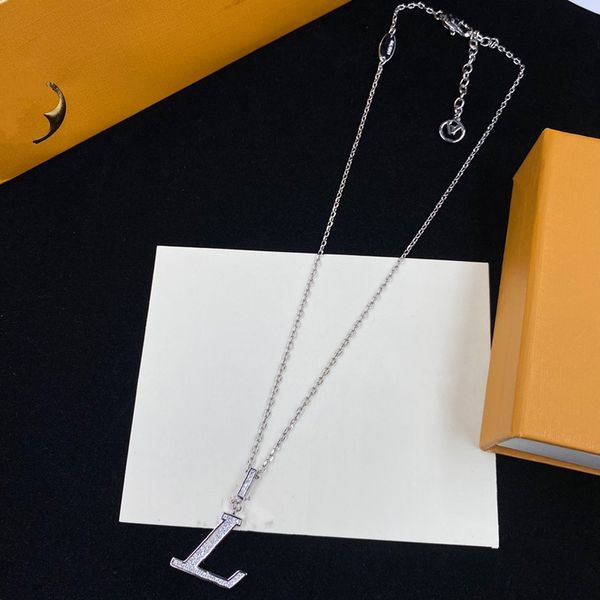 Avec BOX Luxurys Designers Collier mode hommes charme bijoux luxes colliers clavicule chaîne cadeau pour petite amie petit ami chaînes de cou de qualité supérieure