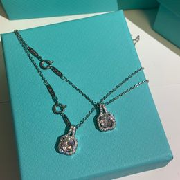 Luxurys diseñadores collares colgantes para mujeres accesorios de joyería de moda de cadena con diamantes muy buenos