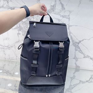 Designers de luxe p Sac à dos en nylon Mode sacoche pour hommes et femmes voyage vacances weekand sacs Triangle grande capacité Sac Sacs à dos noirs en tissu imperméable