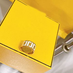 Diseñadores de lujo Anillo Joyería de alta calidad Diseñador Anillos de oro Compromisos para mujeres Anillo de amor Letra F Pendientes de marca con caja 22040701R