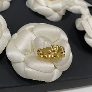 Luxurys Designers Rings Full of Diamonds Band Rings Floral Vintage Brass Open Ring Flower Unique Design European and American Female