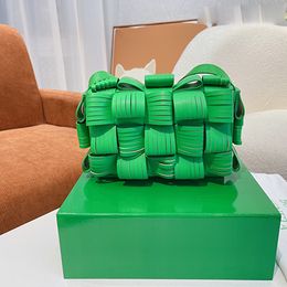Luxurys Designers Supérieure Pompon Sac tissé Sac d'oreiller Petit carré 2022 Printemps Cuir Mode Femmes Sacs à bandoulière unique Sacs fourre-tout