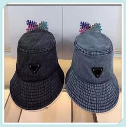Luxurys Designers Femmes Bucket Hat Bonnet Hommes Plat Peaked Beanie Gorro Denim Large Brim Chapeaux De Luxe Designer Caps Sun Caps Casquet8657063