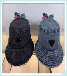 Luxurys Designers Femmes Bucket Hat Bonnet Hommes Plat Peaked Beanie Gorro Denim Large Brim Chapeaux De Luxe Designer Caps Sun Caps Casquet9713931