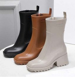 Luxury's Designers Women Rain Boots England Style Waterproof Welly Rubber Water Rains Shoes schoenen Ankle Boot Booties 688