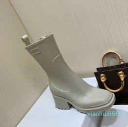 Luxurys Designers Femmes Bottes de pluie Angleterre Style imperméable Welly Caoutchouc Eau Pluies Chaussures Bottines Bottines 678