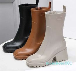 Luxurys diseñadores de botas de lluvia para mujeres estilo Wellly Rubber Rains Zapatos de botín de tobillo 452