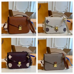 Luxurys Designers Sac Femme Embosser Fleur Pochette Femmes Sac à main Messenger Sacs de haute qualité en cuir Metis élégant épaule bandoulière sac à dos DHgate