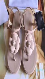 Luxurys Designers Women039s Sandales en cuir verni talon bas confortable dentelle florale chaussures d'été romaines 8476399