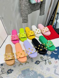 Luxurys Ontwerpers Dames Sandalen klinknagel Dikke bodem slipper Leer Rubber Slides Oogverblindende Plateau Sliders Loafers met dikke zolen 4cm met doos stofzak