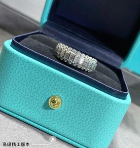 Luxurys Desingers Ring Simples Design Sense Sterling zilveren ring Dames Klassiek Sixclaw Diamond Rng Eenvoudige ringen Verjaardagscadeau We5897710