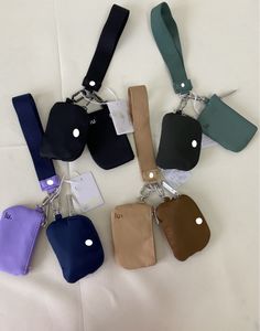 Luxurys Dual Pouch Wristlet Clutch Bag LU Women Keychain Designer Wallet Waterproof Mini Yoga Bag Detachable Key Chain