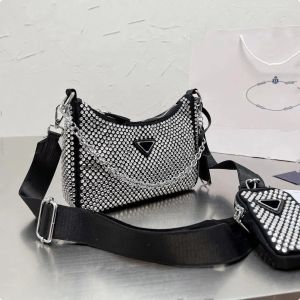 Luxurys Mode Femmes / Hommes Designers Triangle Épaule Fourre-tout Sacs célèbre marque Lady Diamond Glitter Hobo Sacs à main Sport Outdoor Grand portefeuille de designer Dapacity 001