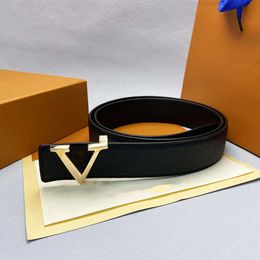 Luxurys Mens Belt Designer Femmes Beltes Versatiles Black Belt Fashion Veurs en cuir authentiques Casual lisse Silverkmii Louisly Vuttonly Crossbody VIUTONLY VIT 2FYO