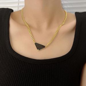 Luxurys Pendentif Colliers Mode pour Homme Femme Triangle Inversé P Lettre Designers Marque Bijoux Hommes Femmes À La Mode Personnalité Clavicule Chaîne