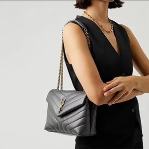 Sac à bandoulière de concepteur de luxe en cuir de haute qualité TOTE FEMMES PLAINE Square épaule Couvrer le corps de style simple Spolds féminins Yslsity Loulou Puffer Lady