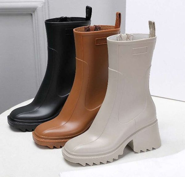 Botas de lluvia de lujo Diseñadores Mujeres Botas de lluvia Estilo Inglaterra Impermeable Welly Goma Agua Lluvias Zapatos Tobillo Botín Botines 5477