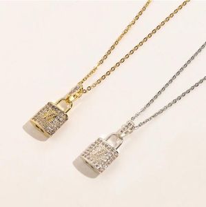 Luxurys Sale Pendants Colliers Fashion for Unisex Inversed Triangle Letter Designers Brand Jewelry Mens Womens Trendy Personality Clavicule Chain