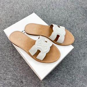 Sandals tongs Flops Rubber Summer Beach Mules Designer de luxe Sandale Womens Slide Fashion Indoors 2024 New Style Loafer Sliders Party Outdoor Slipper Box Men