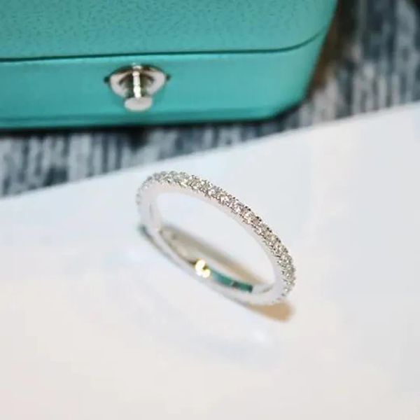 Lujos Joyería de diseño de moda para mujeres Sentido simple Anillo de plata esterlina Anillo de diamante clásico de seis garras Regalo de cumpleaños Regalo de aniversario masculino femeninob57wQFTF