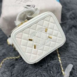 Lujos Mujeres Cadena metálica Bolsa de hombro Moda Puro Blanco Pequeños Bolsos Bolsos de cuero Cerrojo Bolso cruzado Fiesta Elegante Tarde Totes Cartera Versión alta Bolsa pequeña