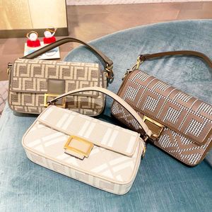 Luxurys Womens Clutch Top Handle Baguette sac pour hommes