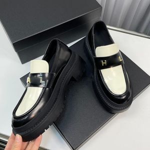 Luxurys Femmes Plateforme Talons Chunky Robe Chaussure Cuir De Vachette Mocassins Classiques Sans Lacet Chaussure De Loisirs Dames Lettre Semelle En Caoutchouc Mules Avec Sacs À Poussière Noir Chaussure Décontractée