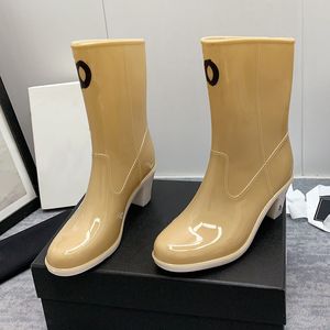 Luxurys Femmes Slip sur Bottes de pluie Designer Plate-forme Chunky Talons Texture matelassée Chaussure de loisirs Noir Vert Chaussure décontractée Bottes de moto occidentales avec sacs à poussière