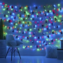 Luz de Clip de Fotos, Fairy String Lights With 30 LED String 15 Clips en bois pour suspendre des photos pour la chambre, les lumières de la fête, les décorations Halloween de Noël murales