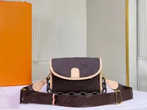 Lvity Bag Bag Handtas Tote, de capaciteit van de schouder- en rug-crossbody is groot genoeg en de gesp van het riemtype is een decoratieve magneet die gemakkelijk te openen en te sluiten is.