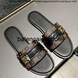 Lvity louisevittonly Klassieke designer damesslippers Lamsleer 100 leer Metalen gesp Mule vrouw sandaal schoenen strand Slides Lock It platte hakken 354142 us4u