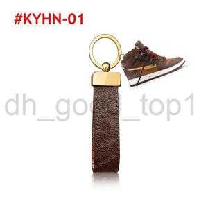 Lvse Porte-clés Lanyards 2023 Designer Porte-clés 65221 avec Sneaker Porte-clés Boucle Voiture Cuir À La Main Femmes Sacs Pendentif Accessoires Boîte Et Sac À Poussière 1 1OUE