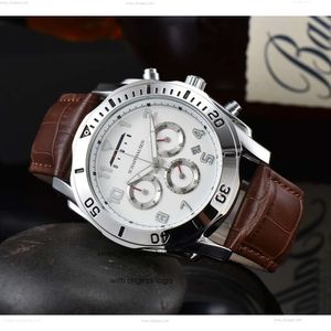 LWCITY Watch Quartz Watches Six Needle Chronograph Chronograph Full Function Quartz Men's Business Gentleman Popular Chronograph Watch avec Box Box B1E4