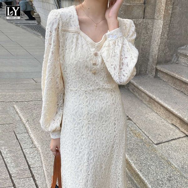 LY VAREY LIN Printemps Automne Femmes Élégant Col Carré Robe À Poitrine À Manches Longues Taille Haute Beige Dentelle Midi 210526