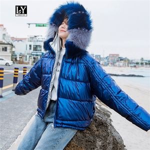 Ly Varey Lin Hiver Brillant Parka Femmes Big Fausse Fourrure À Capuche Court Coton Veste Chaud Épais Lâche Or Argent Bright Side Outwear 201110