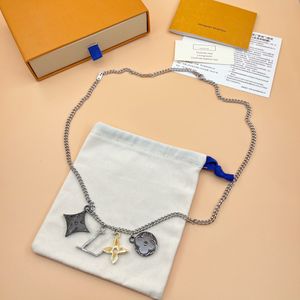 M Instinct Monogram Leaf klaver ontwerper Sier Letter Pendant ketting Hoge kwaliteit Black Blossom Sweater Chain