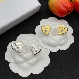M iu Love – boucles d'oreilles en or, Design de lettres triangulaires, à la mode, fabricant de boucles d'oreilles de banlieue, vente en gros