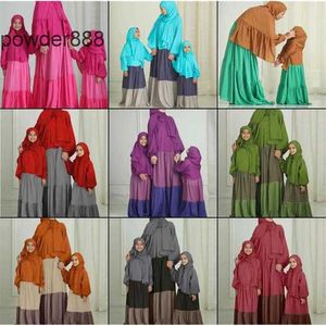 M Robe des femmes musulmanes avec des foulards imprimé arabe grand blocage de couleur d'ourlet bloquant décontracté et lâche
