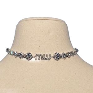 M Nieuwe Grote Letter Strass Ketting Miumius Designer Luxe Mode Vrouwelijke Stijl M Kleine Geur Messing Ketting Lichte Luxe Zilveren Kraagketting