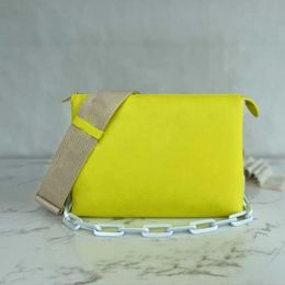 M20843 Bolso de hombro de diseñador para mujer, bolsos Baguette con cadena dorada de cuero Pu de colores brillantes, bolso de moda Coussin, bolso cruzado de lujo con cremallera de 26cm