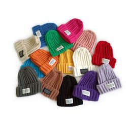 M541 hiver enfants tricoté chapeau Applique 26 lettres couleur bonbon crâne casquettes enfants tricot bonnets garçons filles chapeaux