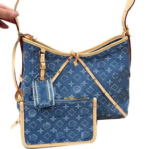 M57782 Designers de luxe pour femmes en denim coussin fourre-tout porteur de sacs à main
