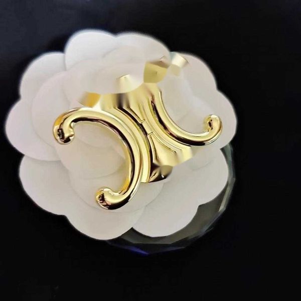 M6YU Luxury Brand Letter Brooches Designer Brooch Pins Fashion Bijoux Femmes Broches Broches Brooch Gold Brooch Suit Party Party