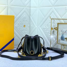 M83227 Mini sac seau sac porte-bonheur, sac à bandoulière de luxe, mini sac à bandoulière pour femme, créateur, ouverture et fermeture avec cordon de serrage en métal pour femmes