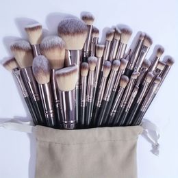 Maange 30pcs Makeup Professional Makeup Brush Set Foundation Correintes ombres à paupières Powder Blush Mélange Brosse de beauté Outils avec sac 240518