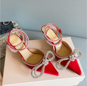 MACH Chaussures habillées pour femmes sandales luxuriou Designers Satin Bow Evening Slingback Pumps Crystal Embellishments strass 6.5cm talon qualité femmes pantoufles