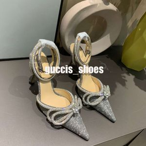 Mach Glitter Bowties Pumps Crystal Embellifhed Hingestone Le soir chaussures Boupon Talales Sandals Femmes Créateurs de luxe à talons